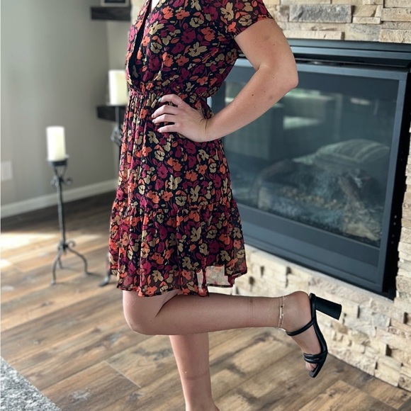 NWOT Kaileigh Floral Dress Floral Black Red Size Medium - Picture 14 of 14